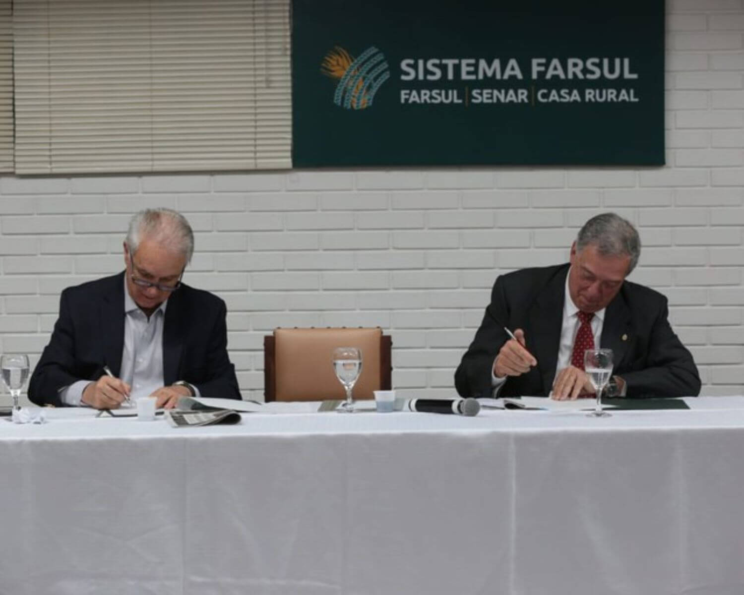 Brasil e Uruguai fortalecem cooperação em saúde animal e vigilância sanitária