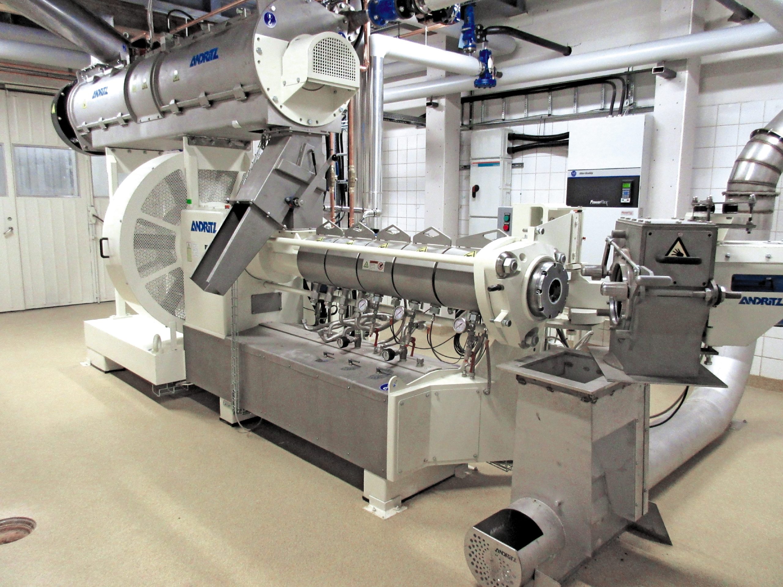 Fish feed production: Pellet mill versus extrusion